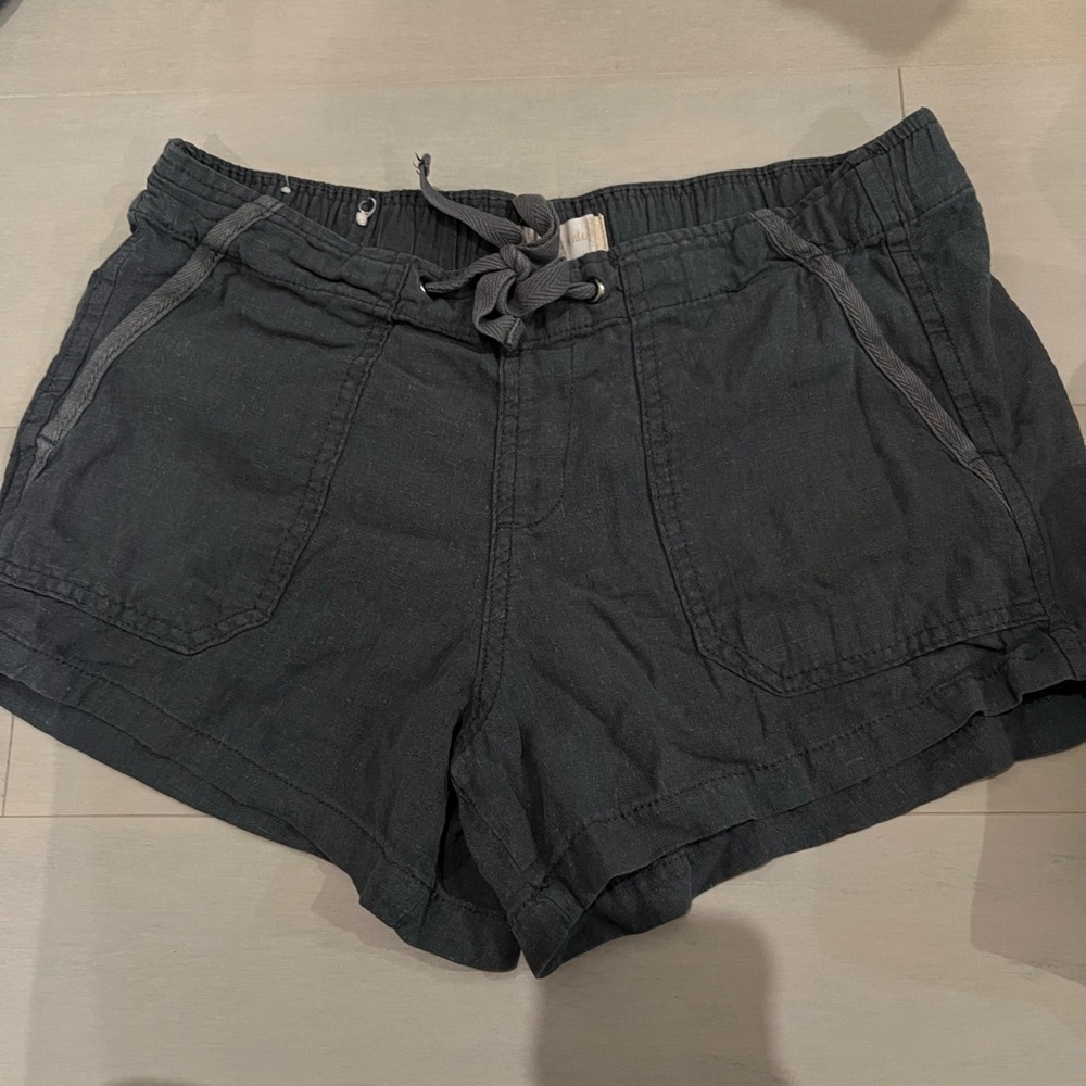 Altar’d State Women’s dark gray cargo shorts